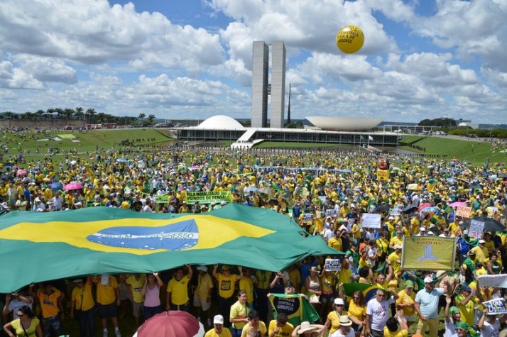 955667-protesto_congresso120415_1