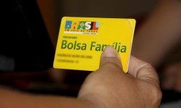 Cartão bolsa família | Foto: Agência Brasil