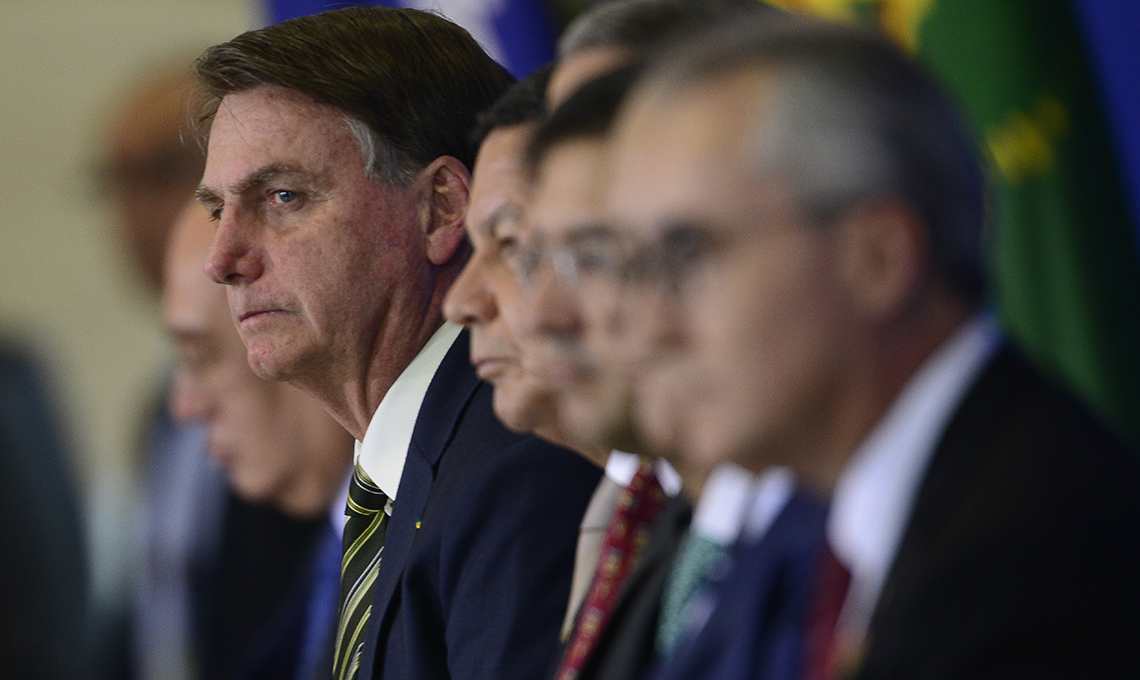 O presidente da República, Jair Bolsonaro, durante a solenidade de posse dos dos ministros da Justiça e Segurança Pública; da Advocacia-Geral da União no 
Palácio do Planalto