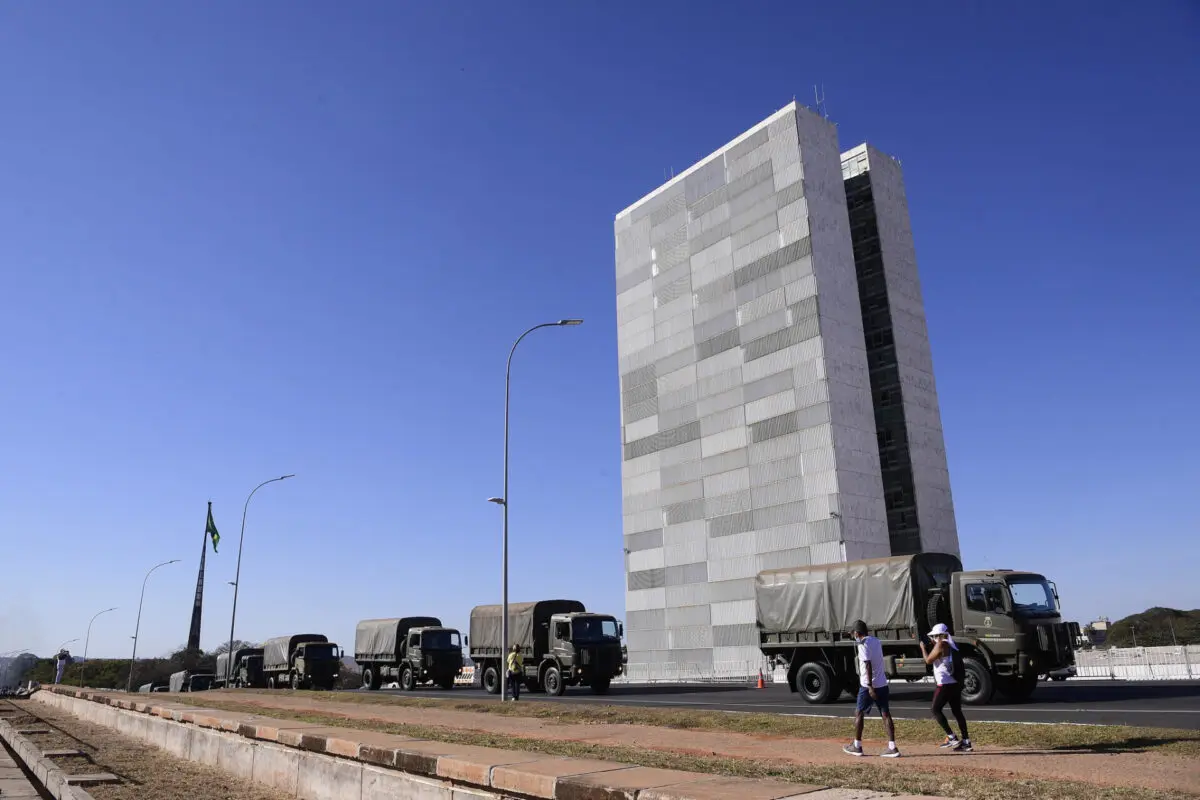 Desfile militar na Esplanada - Operação Formosa. Foto: Pedro França/Agência Senado
