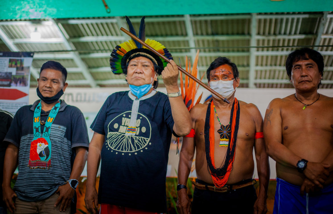 Davi Kopenawa e demais lideranças no II Fórum de Lideranças Yanomami e Ye’Kwuana (Foto: Adriana Duarte/ISA)