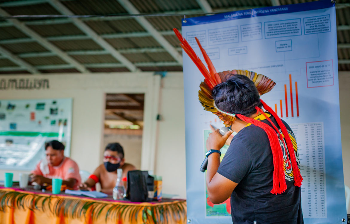 Dário Yanomami durante debate sobre saúde indígena. II Fórum de Lideranças Yanomami e Ye’Kwuana (Foto: Adriana Duarte/ISA)