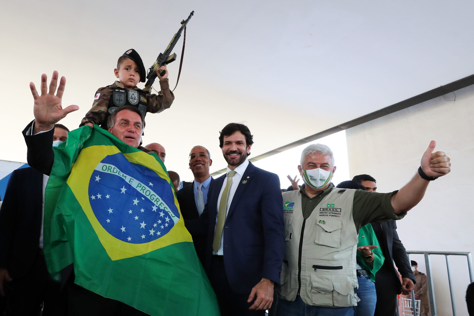 A escalada golpista, o silêncio eloquente e a omissão de Bolsonaro