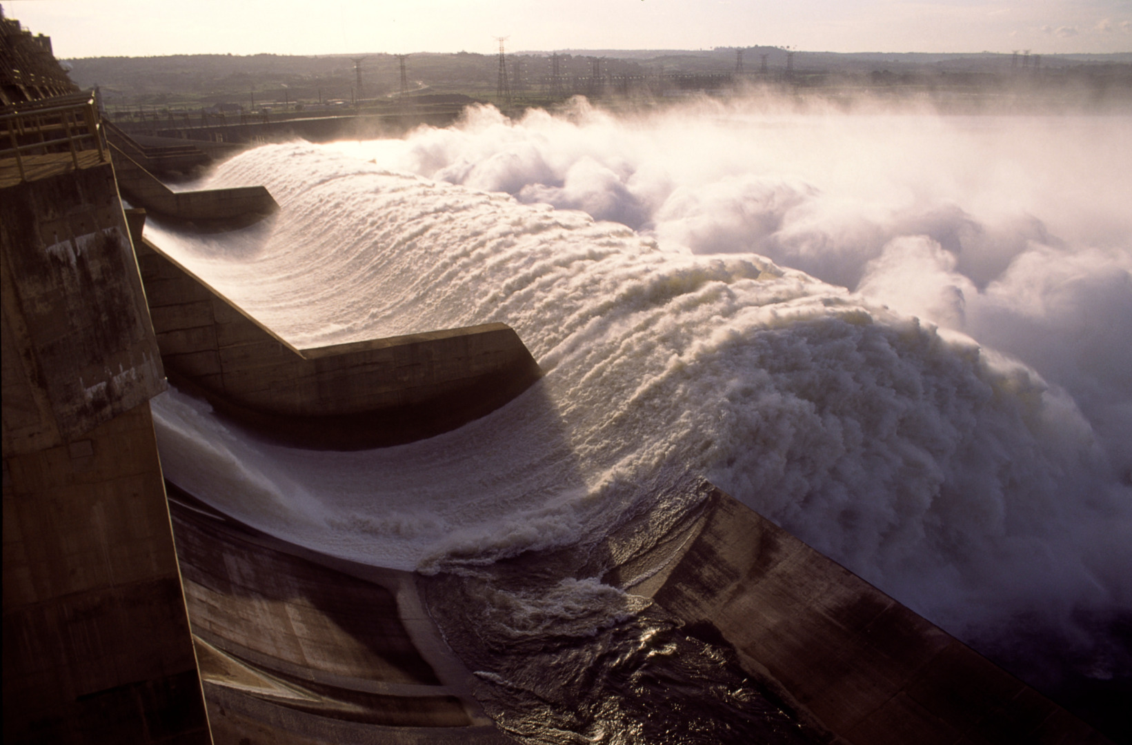 Hidrelétrica de Tucuruí, no Rio Tocantins, no Pará, pode produzir até 8.535 megawatts e foi inaugurada no mesmo ano que a de Itaipu, 1984. foto Rui Faquini
