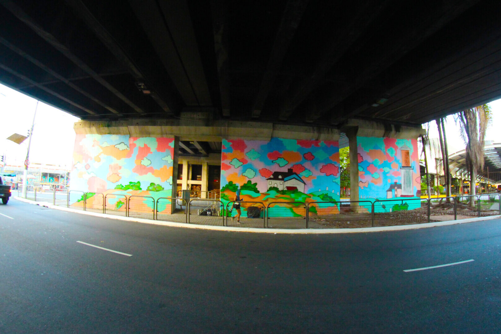 Painel de releitura da pintura de Anita Malfatti, no Viaduto da Lapa, em São Paulo