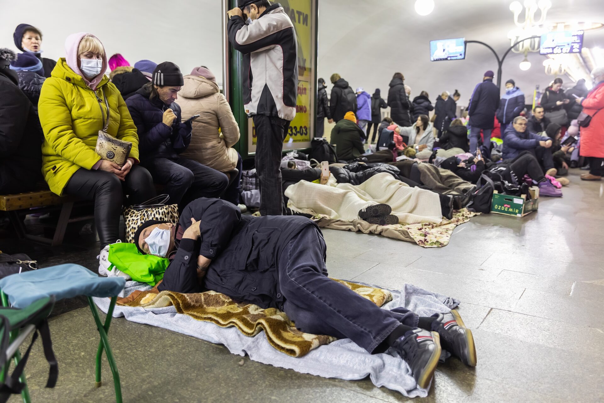 Estação de metrô na Ucrânia serve de abrigo para milhares de pessoas durante os ataques russos | Foto: Drop of Light/Shutterstock