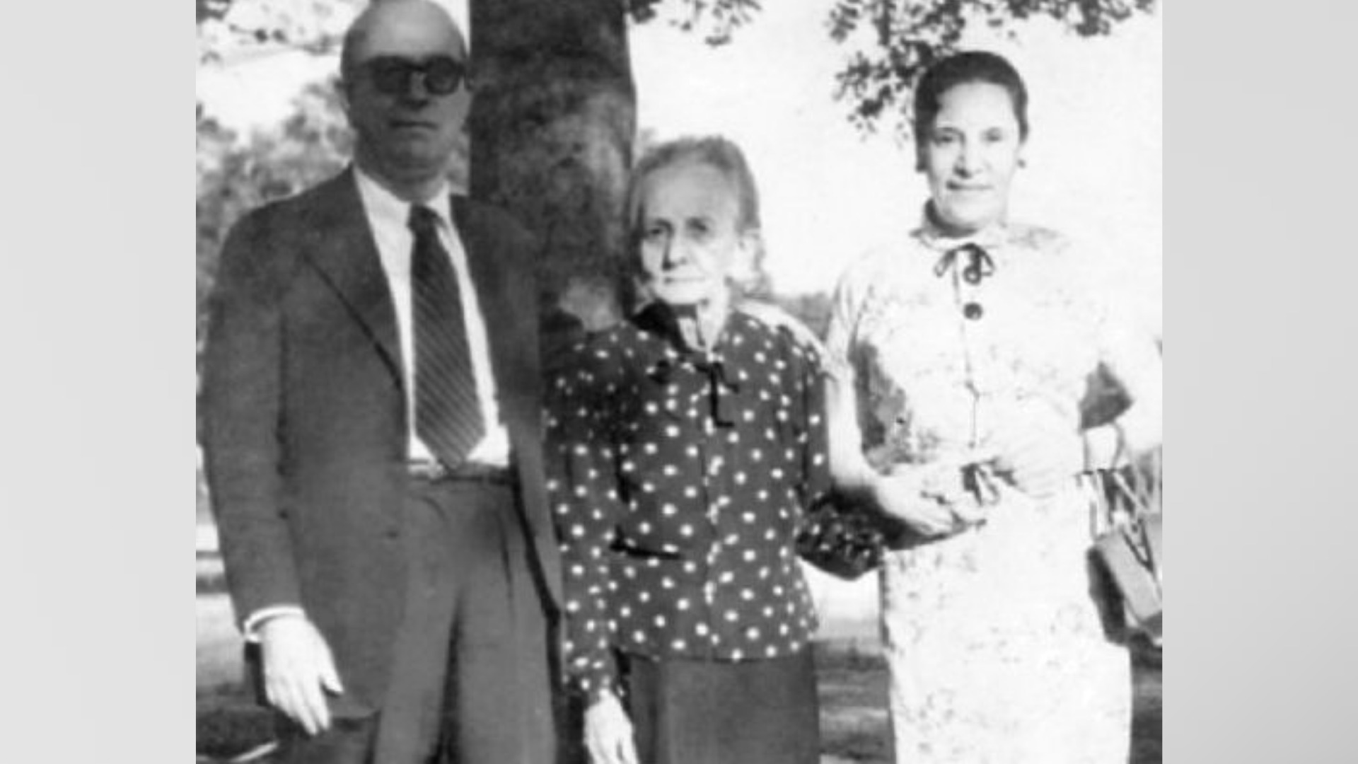 Astrojildo Pereira, sua mãe Isabel e sua esposa Inês Dias | Reprodução: Famosos Que Partiram