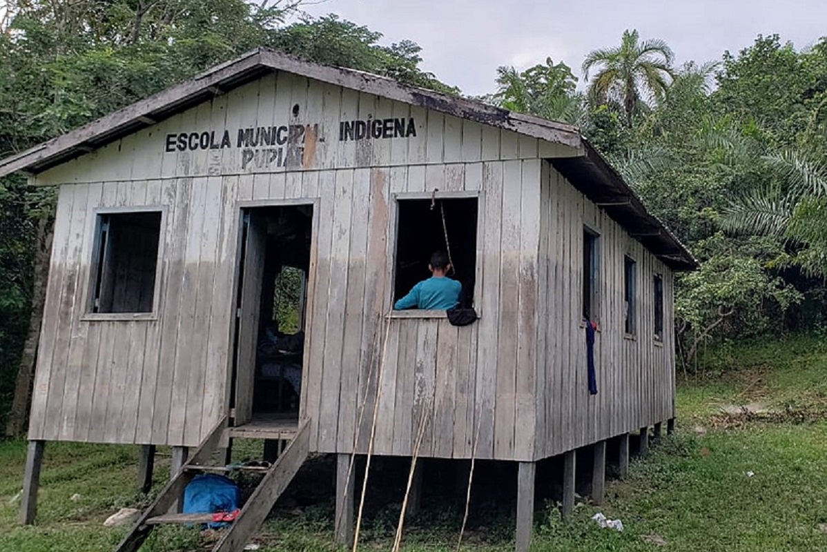 Ensino das línguas indígenas nas aldeias esbarra na falta de infraestrutura | Imagem: reprodução/Brasil de Fato