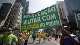 Militantes de direita pedem golpe militar na Avenida Paulista durante Manifestações do 7 de setembro | Imagem: reprodução/BBC News Brasil