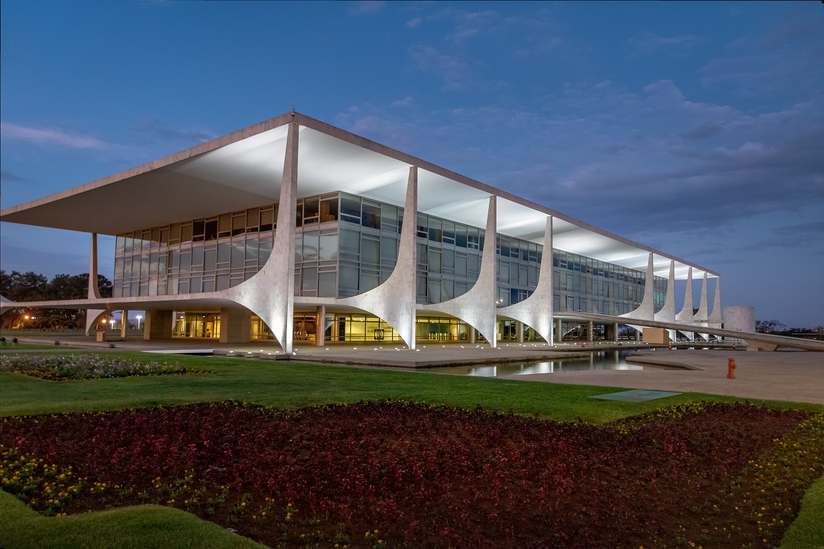Palácio do Planalto diagonal ao entardecer | Foto: Shutterstock/Diego