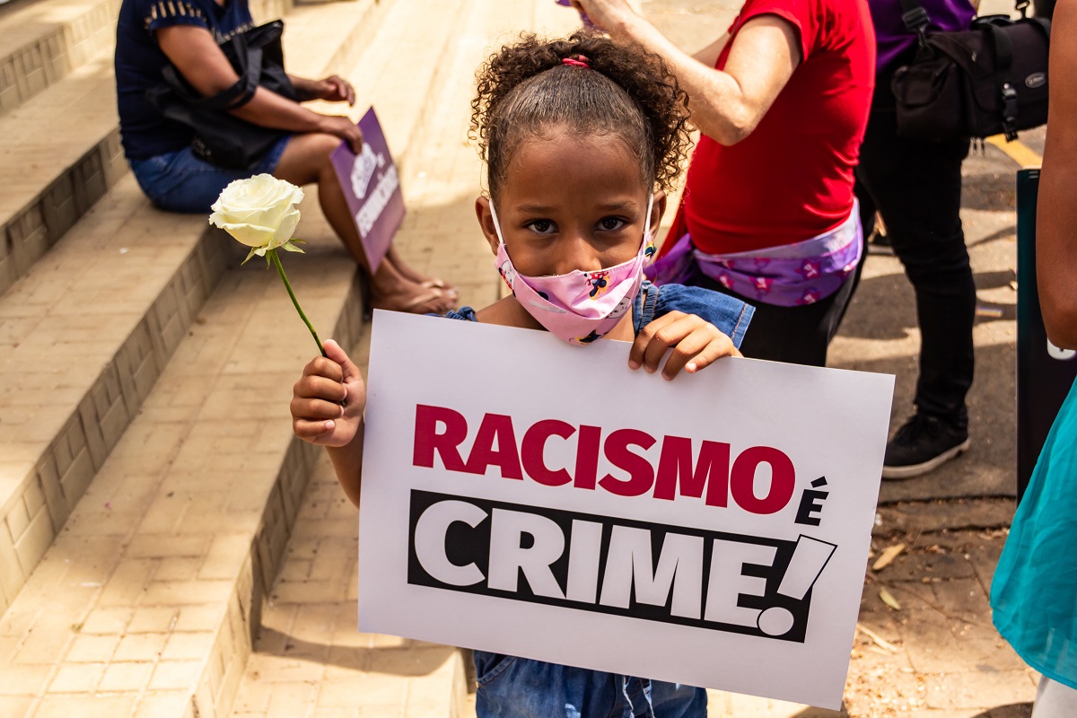 Racismo é crime | Foto: Shutterstock/Angela_Macario