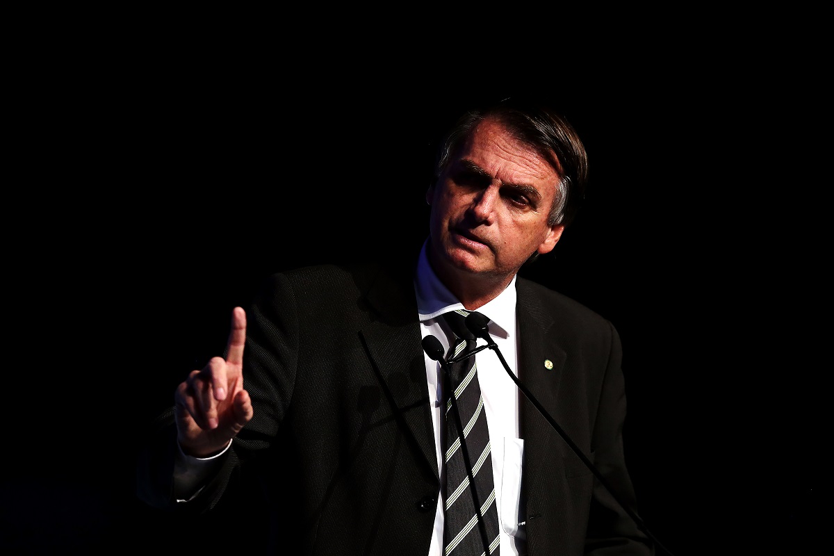 Jair Bolsonaro discursando | Foto: Shutterstock/Marcelo Chello