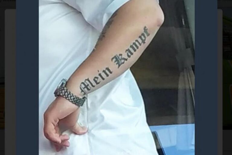 Tatuagem Mein Kampf | Foto: reprodução/Europe1