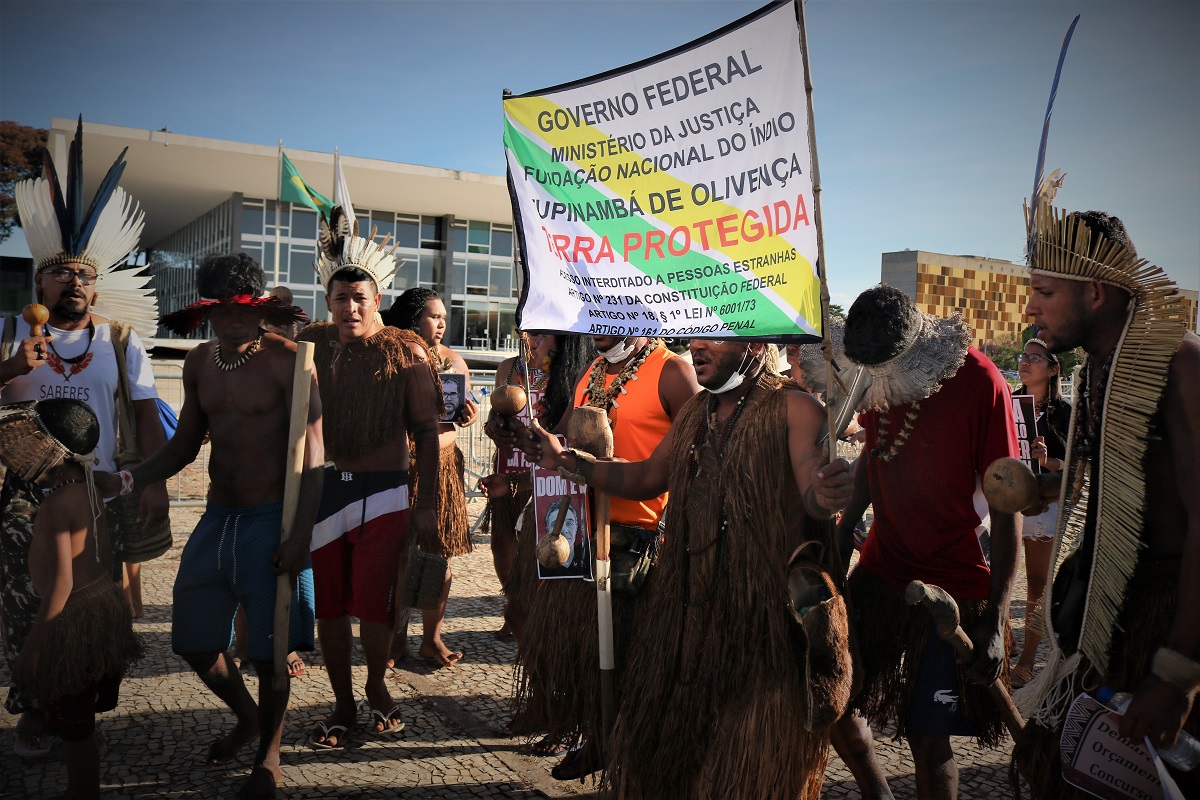 Faixa Governo Federal Ministério da Justiça Fundação Nacial do índiio Tupinambá de Olivença | Foto: Créditos: Cimi - Conselho Indigenista Missionário - Flickr