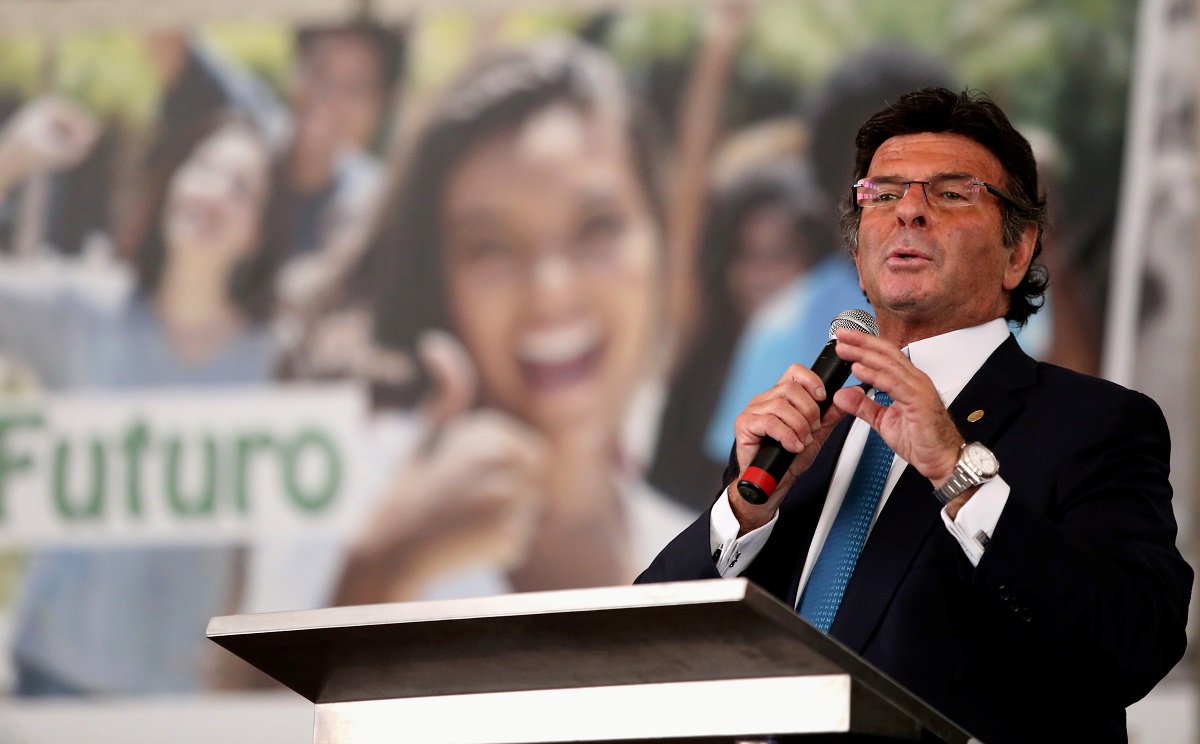 Luiz Fux discursando em palanque | Foto: Joa Souza/Shutterstock