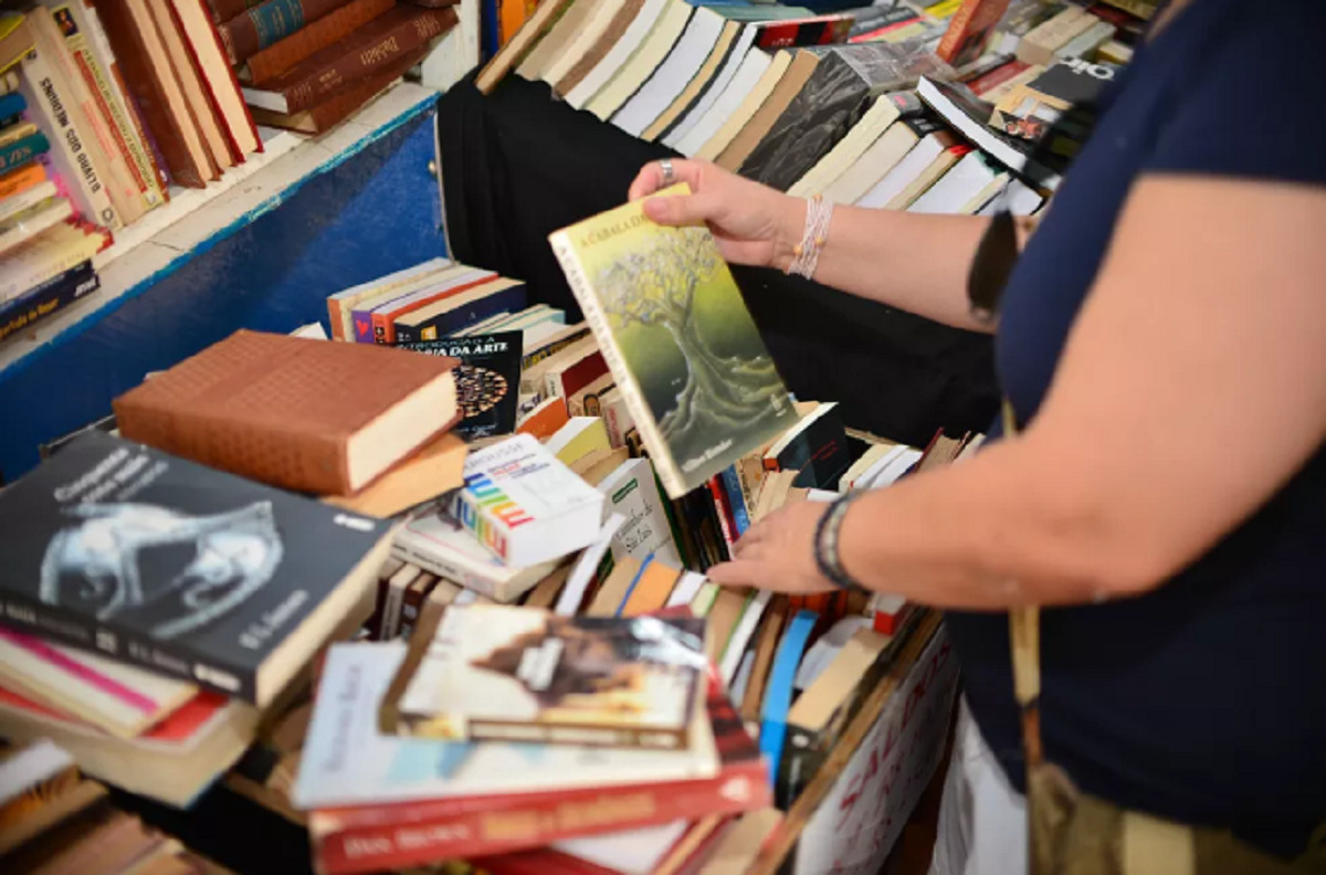 Pilha em feira de livros — Foto: Bere Fischer/Divulgação