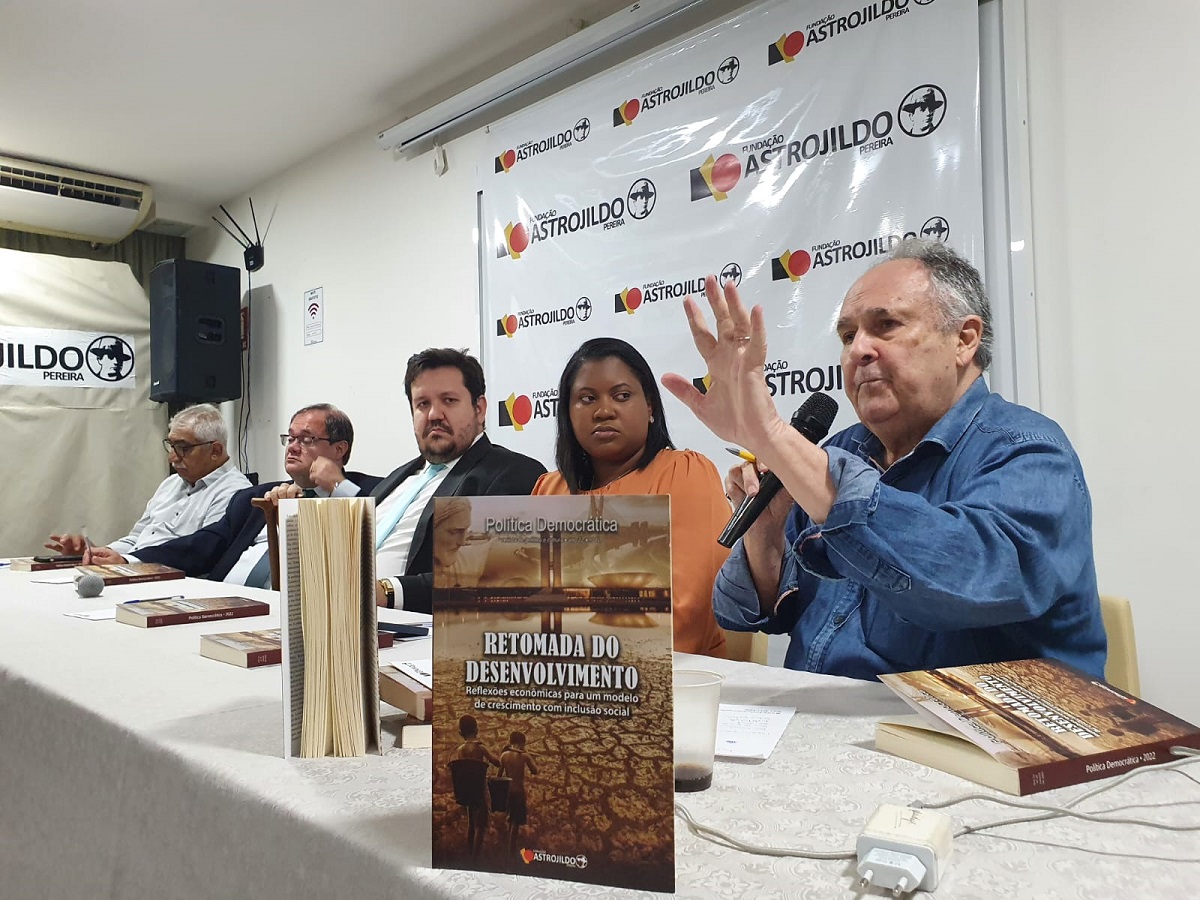 Ex-senador Cristovam Buarque também presente no lançamento da obra | Foto: Cleomar Almeida/Foto: FAP
