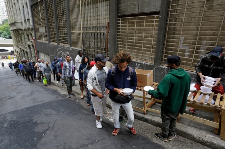 Famílias em insegurança alimentar passam fome, assunto regular nos discursos dos candidatos à Presidência | Foto: Nelson Antoine/Shutterstock