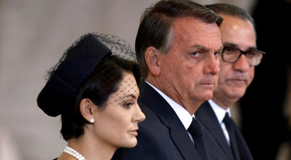 Bolsonaro visita caixão da rainha ao lado de Michelle e Silas Malafaia | Foto: Chip Somodevilla/AP Photo/picture alliance