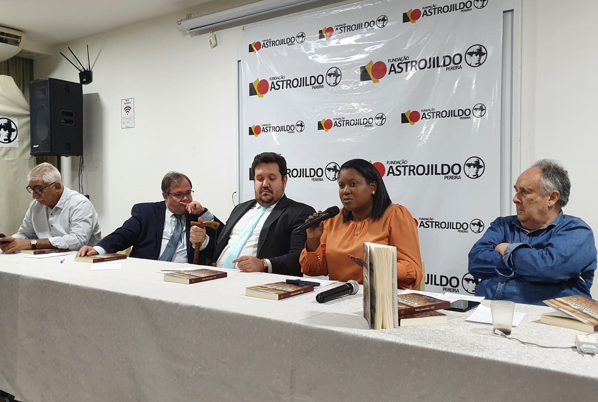Luiz Carlos Azedo, José Luis Oreiro, Benito Salomão, Vilma Pinto e Cristovam Buarque | Foto: Cleomar Almeida/FAP