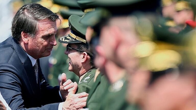 Bolsonaro e militares forcas armadas | Foto: Shutterstock