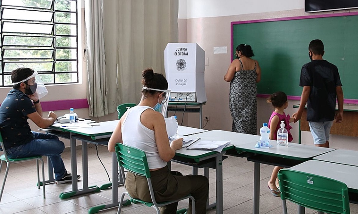 Caso os militares façam uma estimativa paralela dos resultados eleitorais, é preciso exigir o controle civil sobre o processo, antes, durante e após as votações - Rovena Rosa/ Agência Brasil