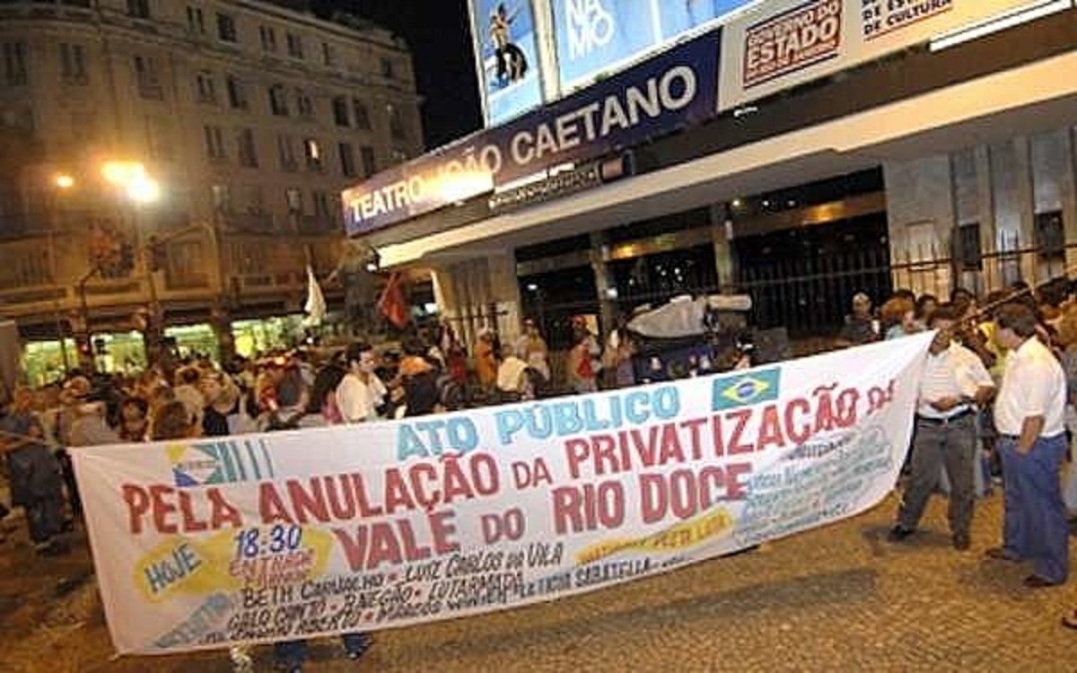 População foi às ruas para protestar contra a privatização da companhia Vale do Rio Doce, vendida "a preço de banana" em 1997 - Arquivo - Brasil de Fato