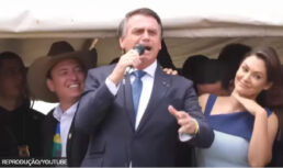 Em discurso na Esplanada dos Ministérios, em Brasília, o presidente Jair Bolsonaro tentou puxar coro de 'imbrochável' para si mesmo