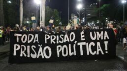 Movimentos sociais protestam contra o massacre. Foto: Vieira/FotoRua/Zuma/picture alliance