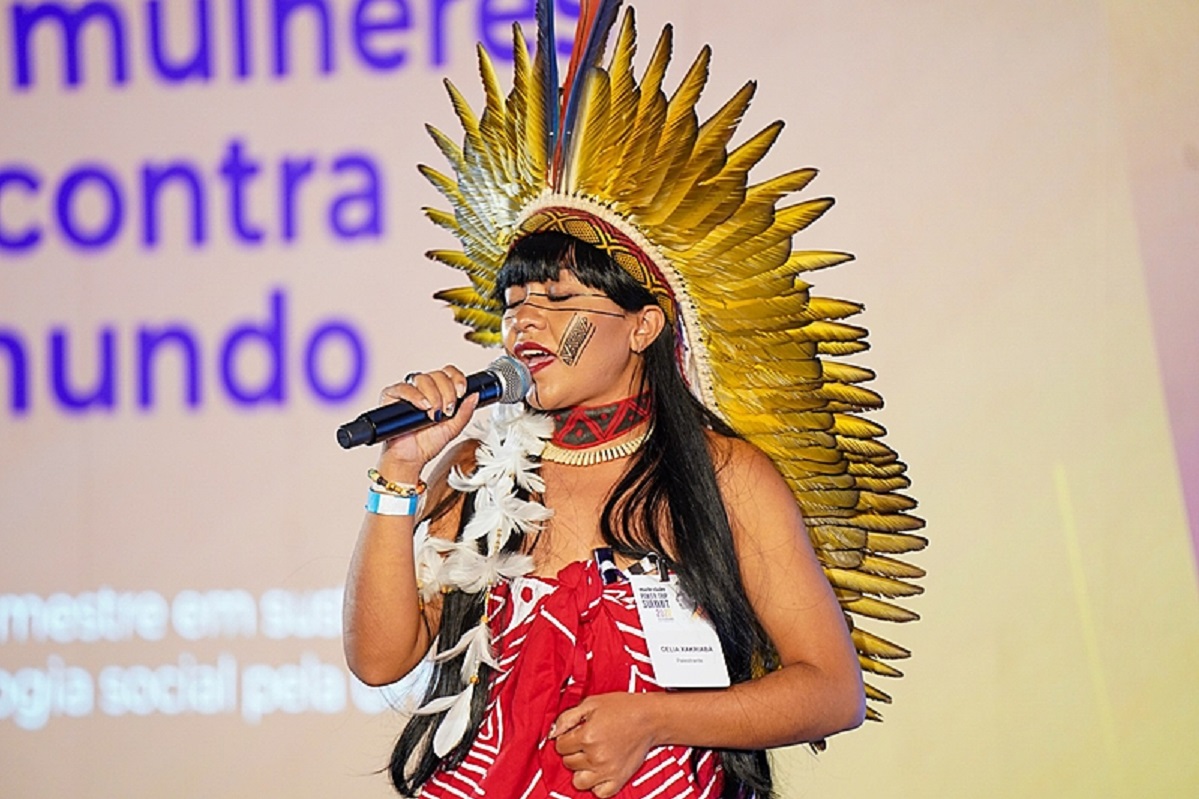Célia Xariabá foi eleita com 101 mil votos, a primeira indígena eleia deputa federal na história de Minas Gerais | Foto: Bléia Campos/ Brasil de Fato/ reprodução