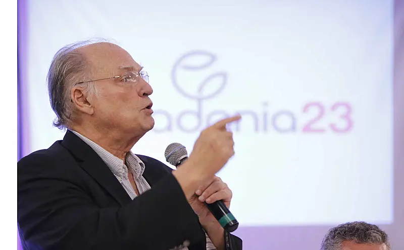 Revista online | Roberto Freire: “Votar em Lula é salvar a democracia”