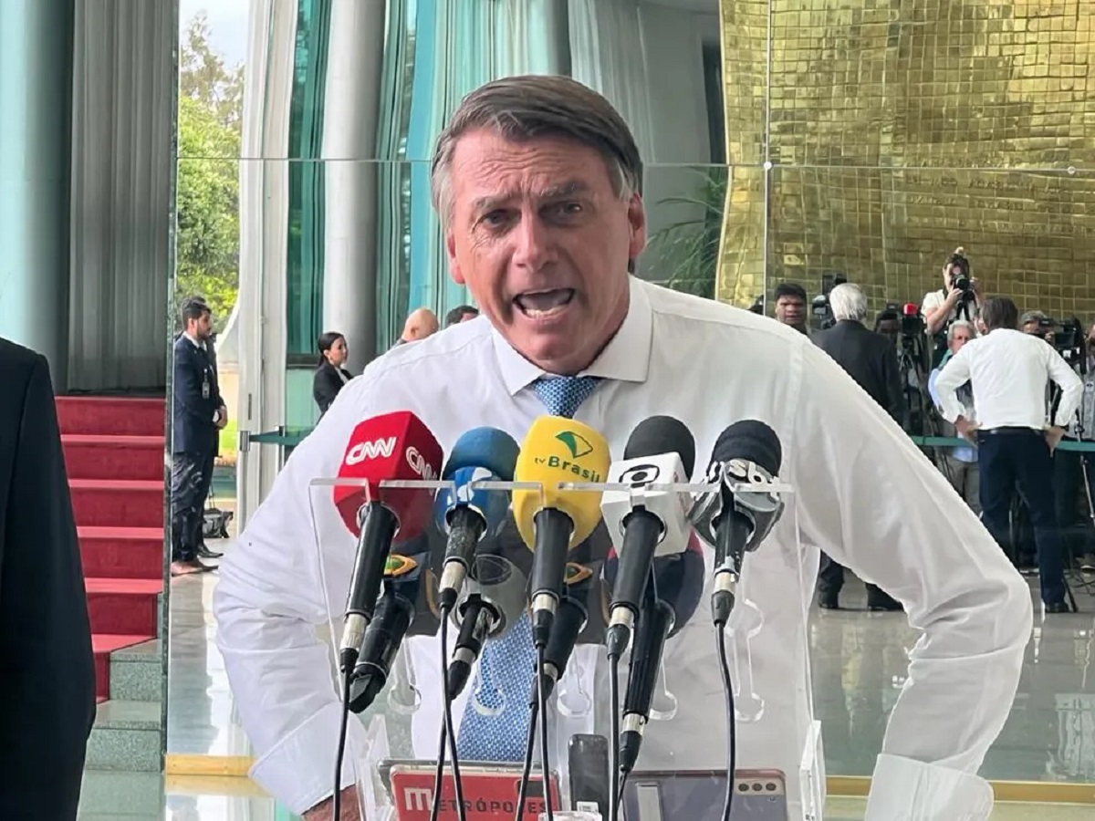 Bolsonaro dá entrevista em Brasília em 7 de outubro. — Foto: Rafael Sobrinho/ TV Globo