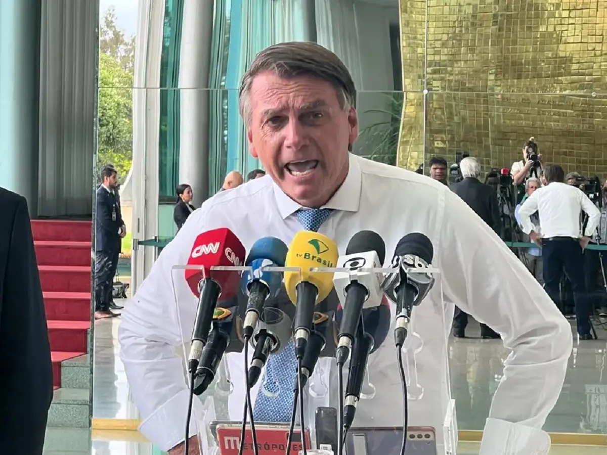 Bolsonaro dá entrevista em Brasília em 7 de outubro. — Foto: Rafael Sobrinho/ TV Globo
