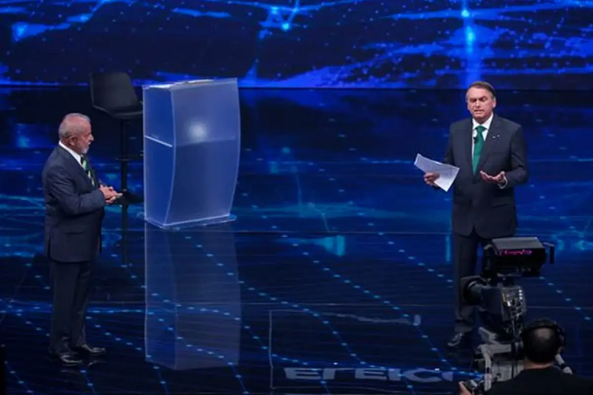 Lula e Bolsonaro se enfrentam no primeiro debate presidencial do segundo turno das eleições presidenciais | Imagem: Reprodução/Twitter