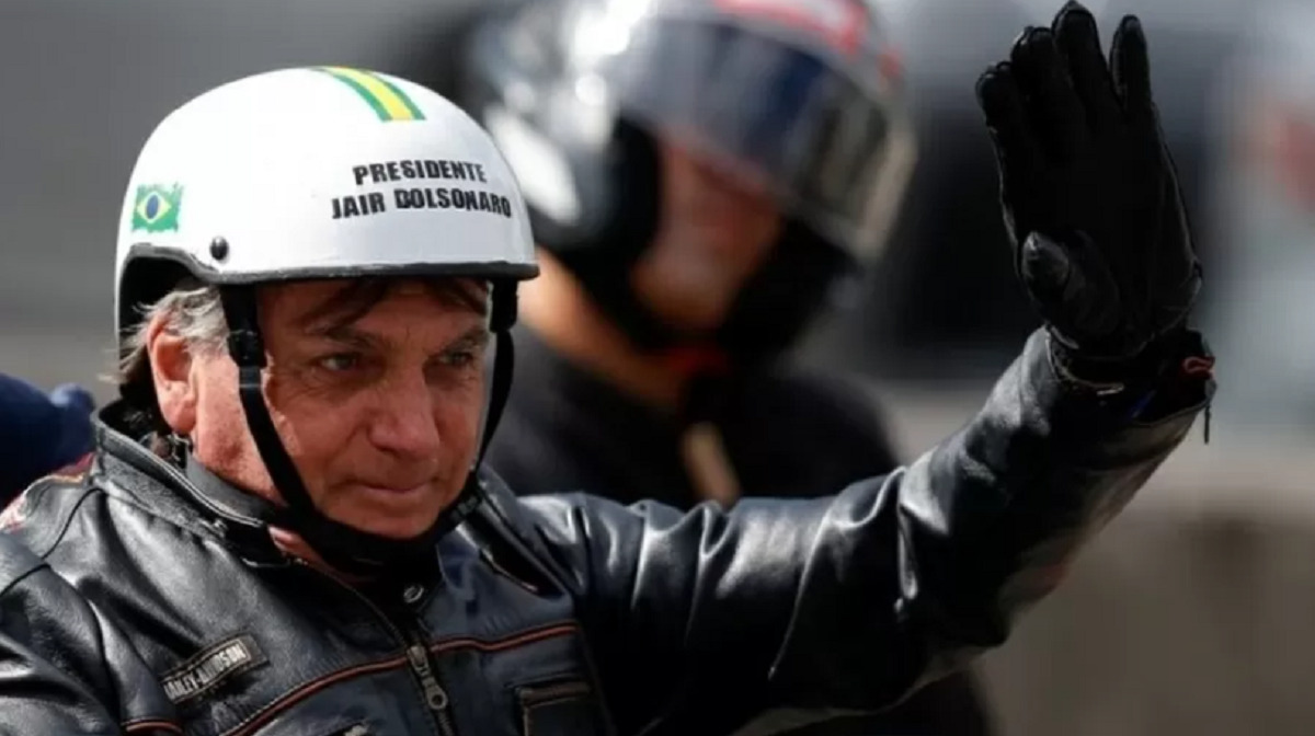 Presidente Jair Bolsonaro (PL) durante motociata | Imagem: EPA/Fernando Bizerra