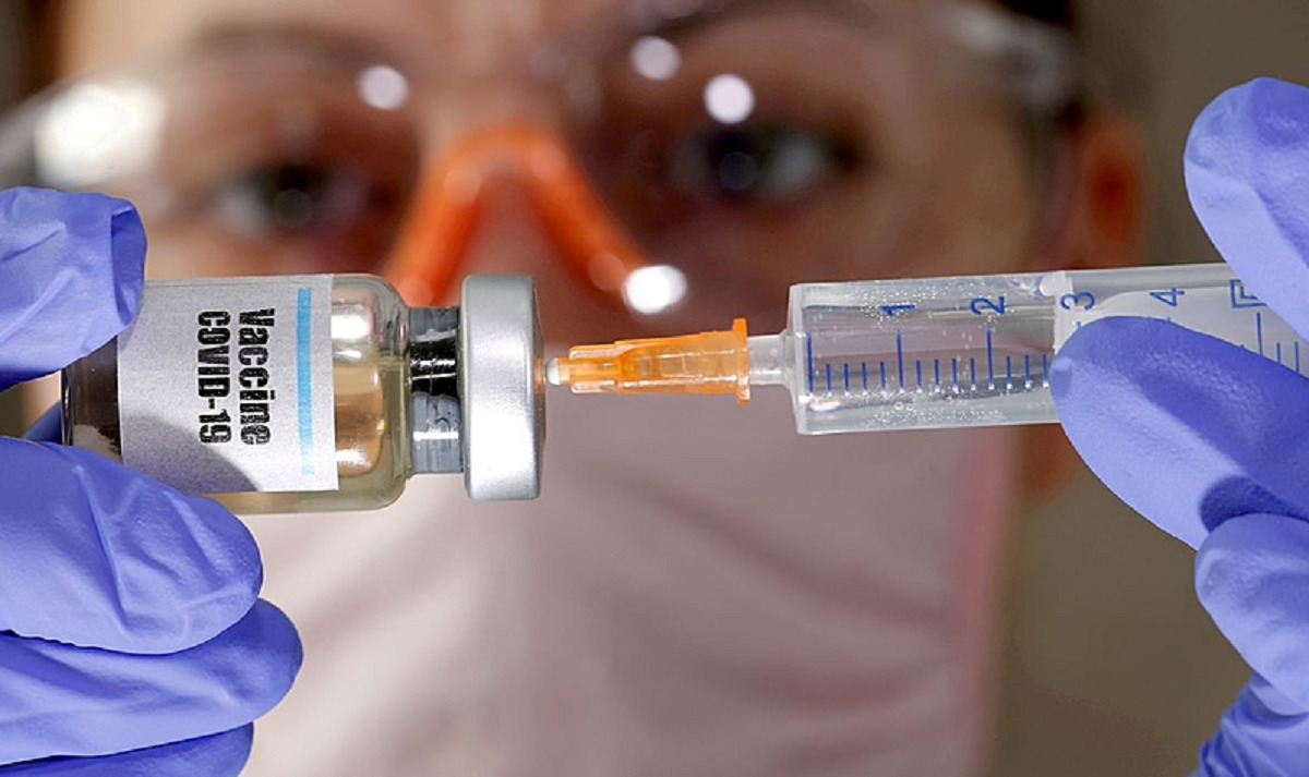 Segundo a Fundação Oswaldo Cruz, "a vacinação contra a Covid-19 provou ser altamente efetiva na proteção contra casos graves e morte" - Agência Brasil