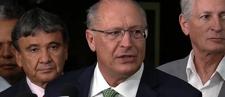 Alckmin falou à imprensa após apresentar texto da PEC a congressistas | Foto: reprodução