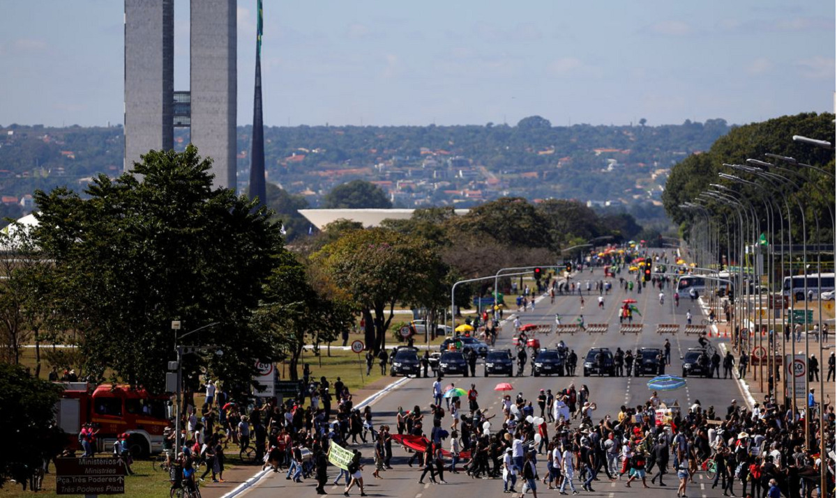 Manifestações a favor e contra Bolsonaro são registradas em Brasília | Agência BrasilManifestações a favor e contra Bolsonaro são registradas em Brasília | Agência Brasil