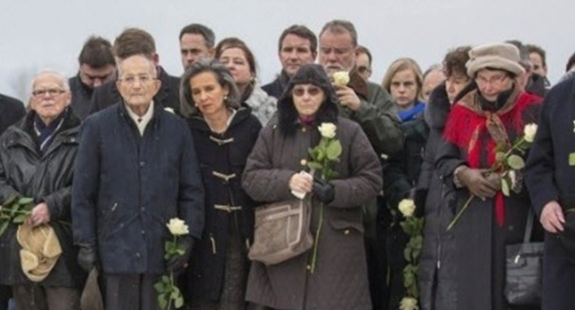 Familiares de vítimas do holocausto prestam homenagens | Foto: UOL Notícias