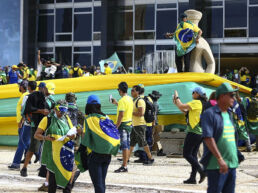 Faixa pode ter sido usada por golpistas como escudo de proteção - Marcelo Camargo/Agência Brasil