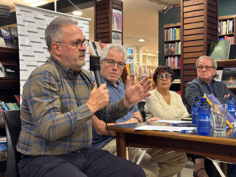 Alberto Aggio, durante lançamento de seu livro no Rio de Janeiro | Foto: Divulgação